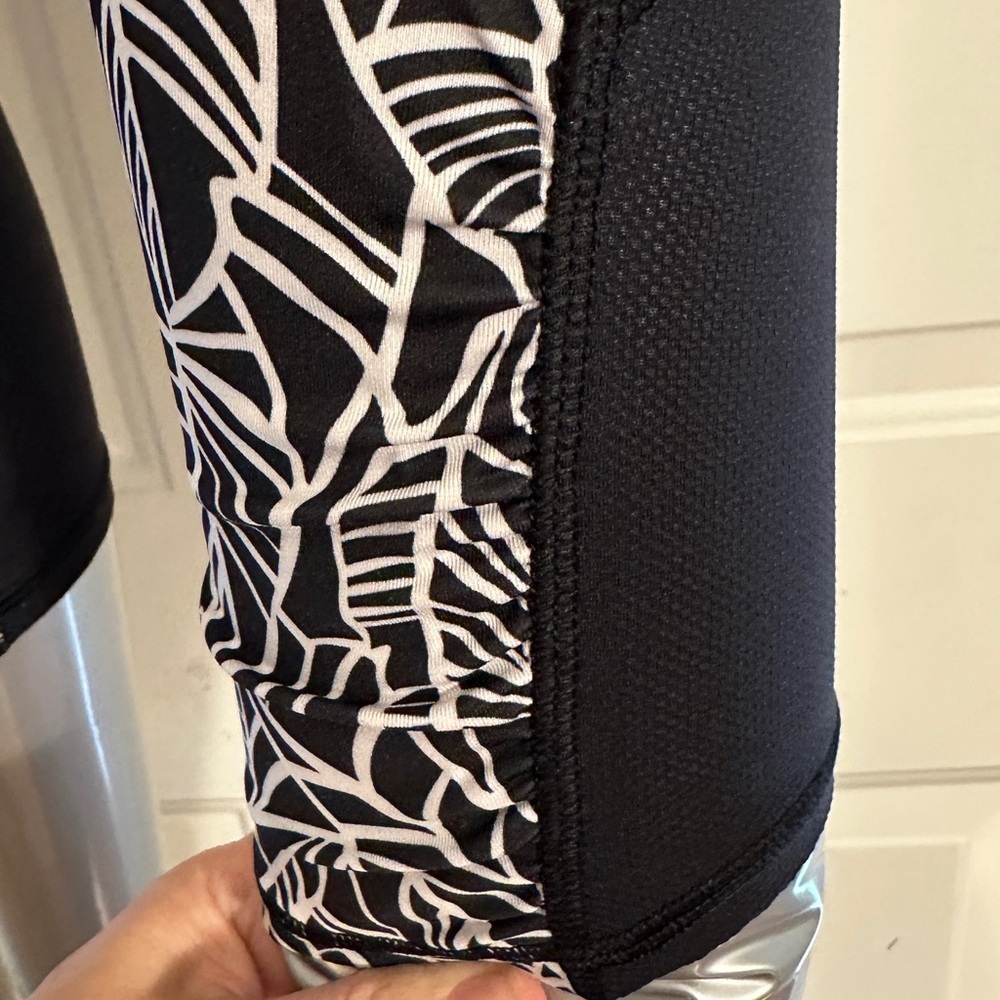 Lululemon Run a Marathon Crop II Pretty Palm Black Angel Wing Leggings Size 6 - Picture 10 of 16